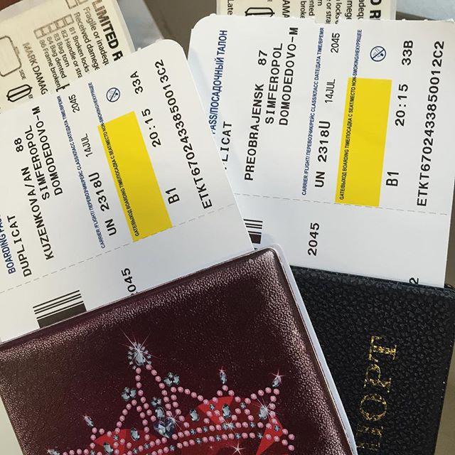 SimfAero's tweet image. А можно билет в обратную сторону? #аэропортдомодедово #аэропорт #билеты #паспорта #пляж #море #правильноепитание #п…