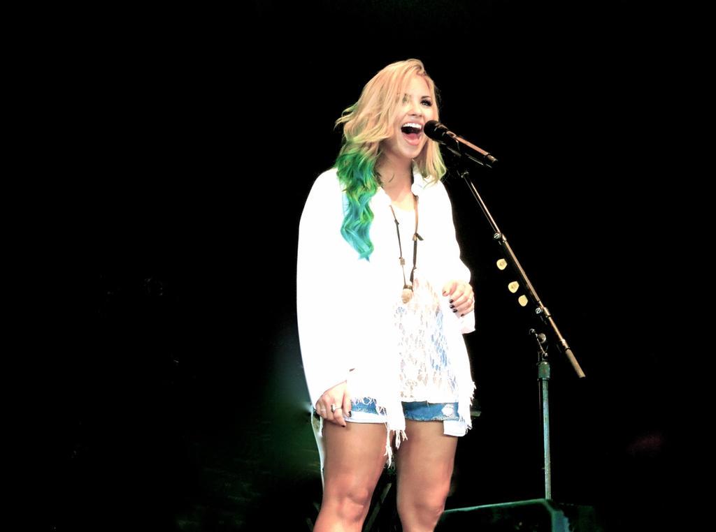 demetriasacred1 tweet picture