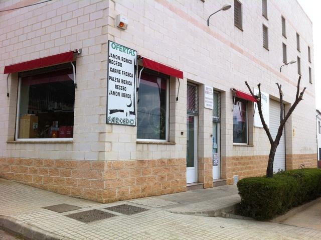 Impulsadp's tweet photo. @Impulsadp gestiona la #ampliación de las instalaciones de la empresa @FARCEDOMOMENTUM​ en #Hornachos #jamones #cerdo http://t.co/5KGOJGedJb