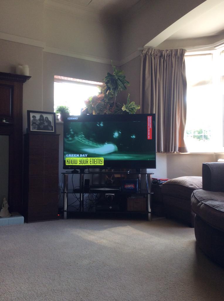 _becks99's tweet photo. #kerranggreenday thank god http://t.co/CTJUWOaPaG
