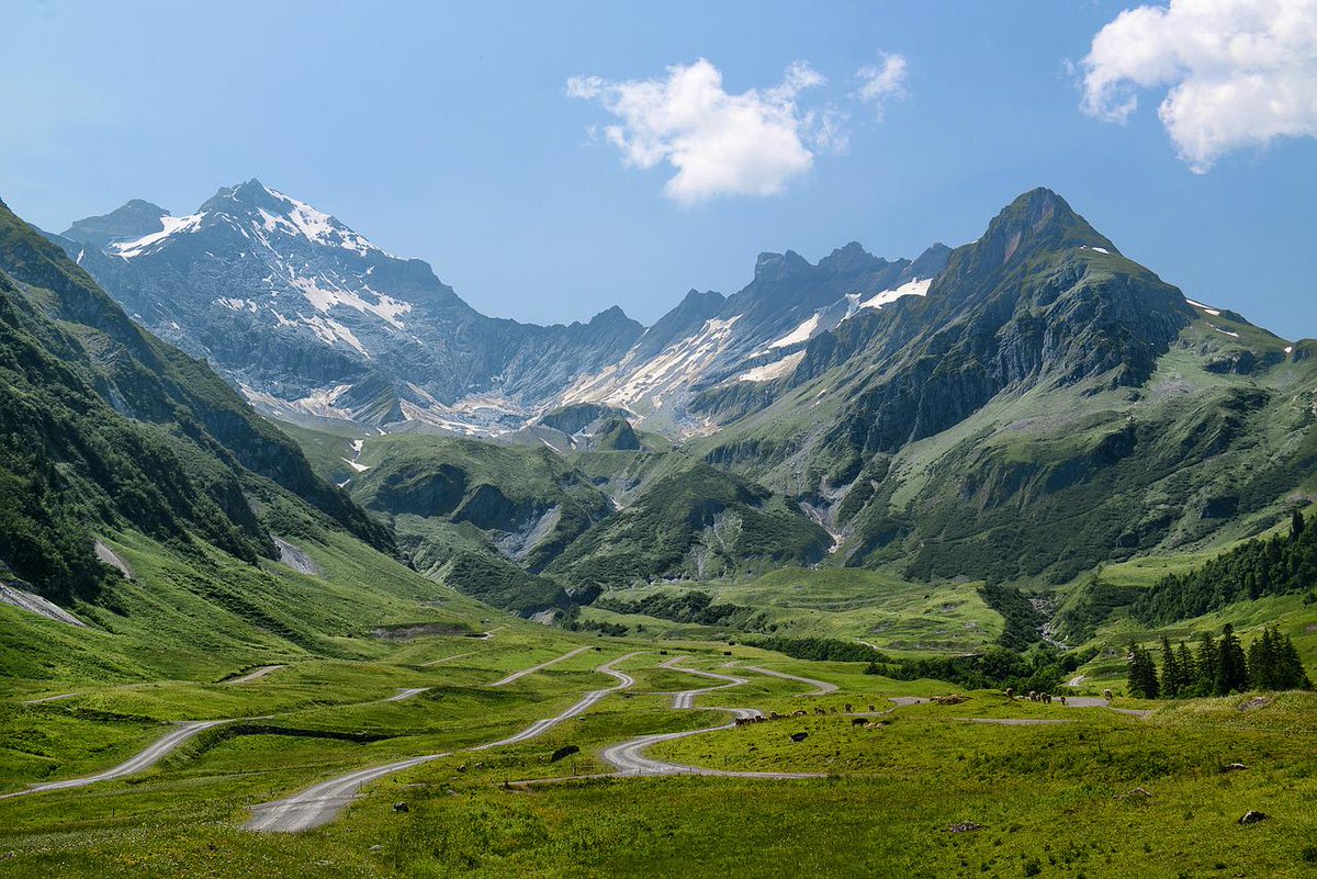 MySwitzerland_e's tweet image. RT @outpostmagazine: 3 reasons why you should go to #Switzerland right now: buff.ly/1I3ejdZ #opView @ClifBar