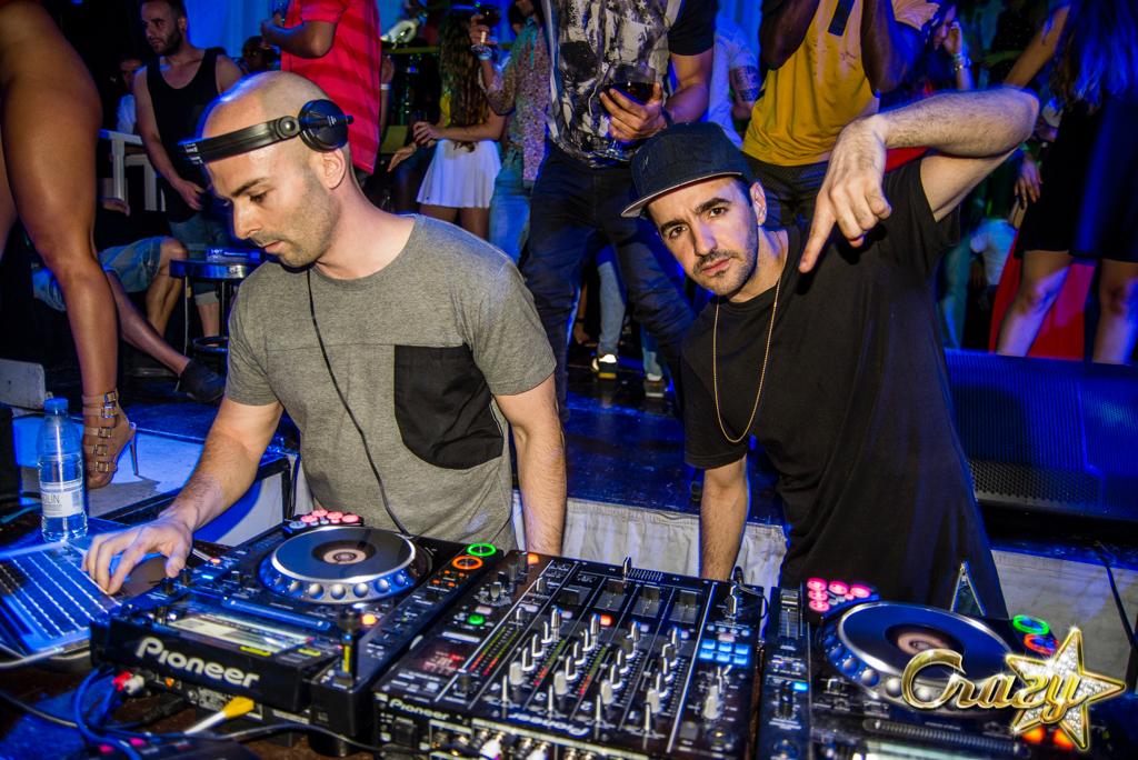 Las fotos de Crazy Madrid con <a href="/djdrew/">DREW</a>  y <a href="/dannygroovin/">DannyGroovin</a> !! #PuroEspectáculo #BlackMusic
ht.ly/PAb4B