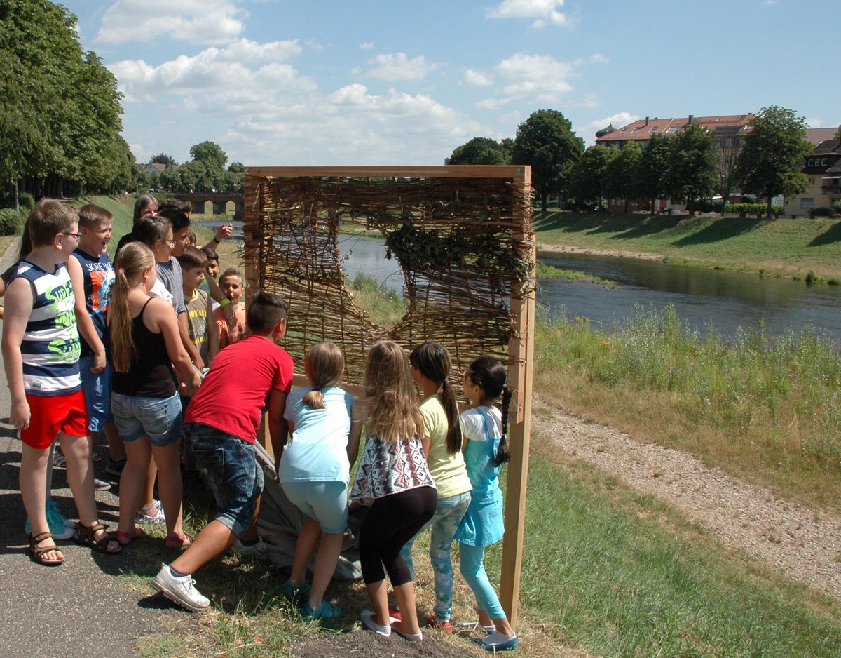 Heute wurden Landschaftsrahmen, gebaut von der Karlsschule, im Murgpark feierlich eingeweiht.