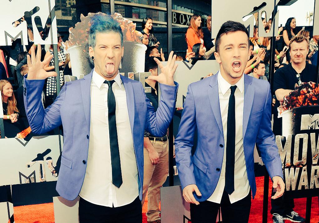 BasileFran1110's tweet photo. my mom thinks your scary so I blast your music in my room all the time  @joshuadun @tylerrjoseph http://t.co/fag8K236qW