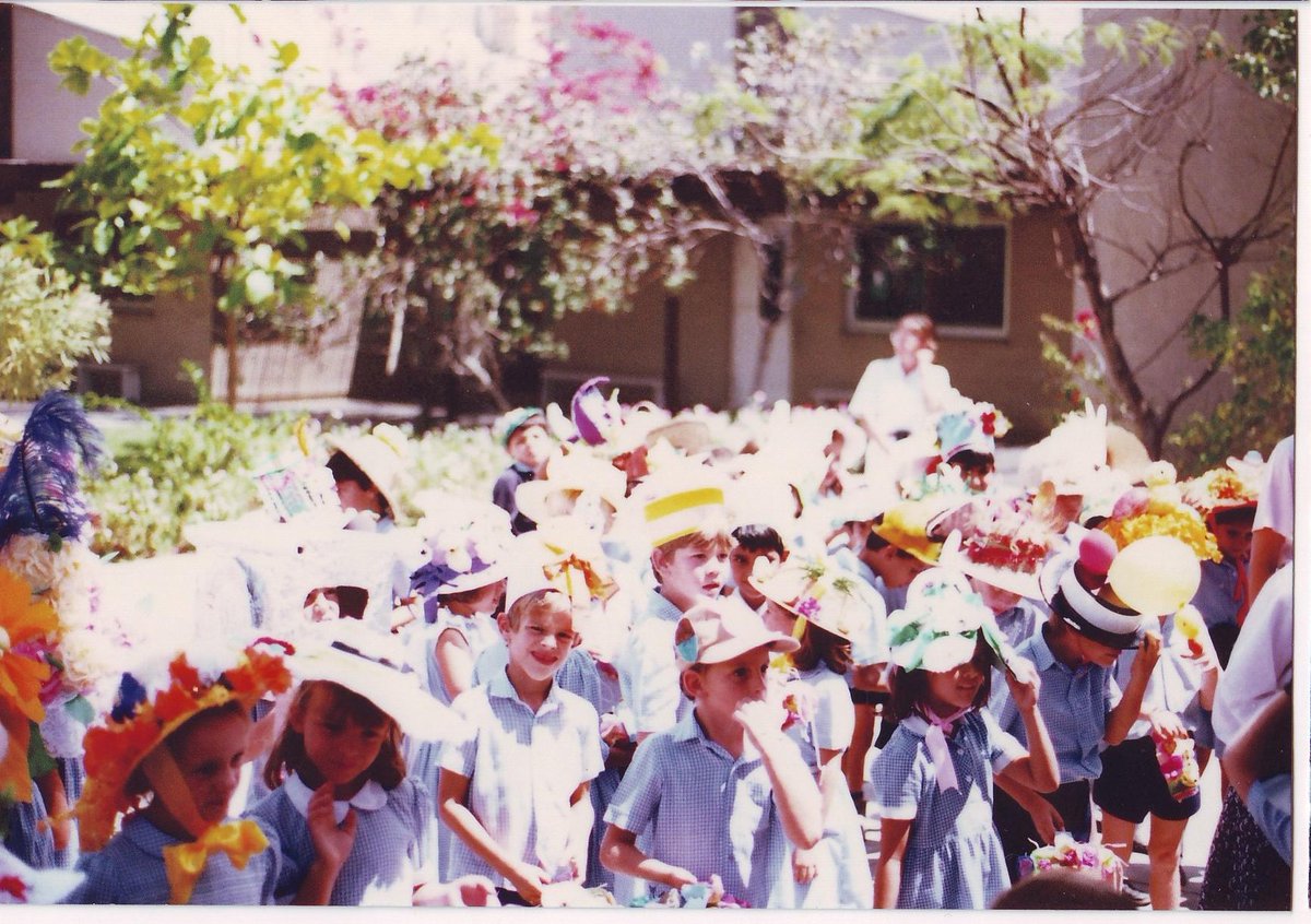 BSAKoaks's tweet photo. More photos from a #BSAK Easter Bonnet Parade in the #1990s! http://t.co/gB0pEMqTB8