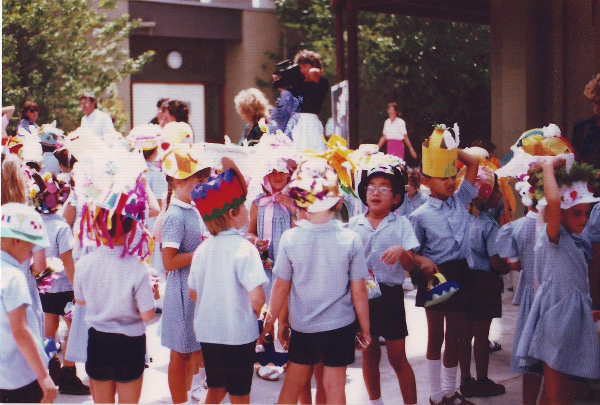 BSAKoaks's tweet photo. More photos from a #BSAK Easter Bonnet Parade in the #1990s! http://t.co/gB0pEMqTB8