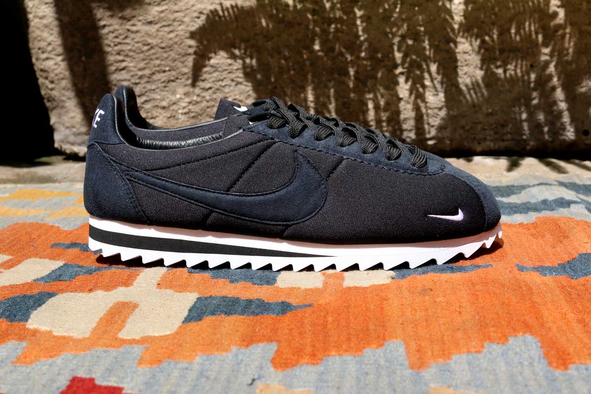 nike cortez shark