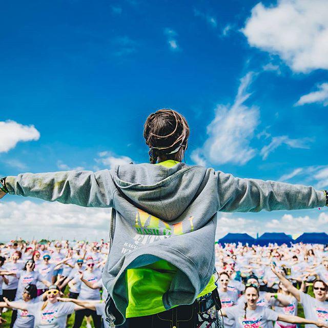 pohjonen's tweet image. Epic times at Bath @dancewithsj @colorobstaclerush @nickemaggz @djandiii #bath #uk #coloro… ift.tt/1Hx0jpb