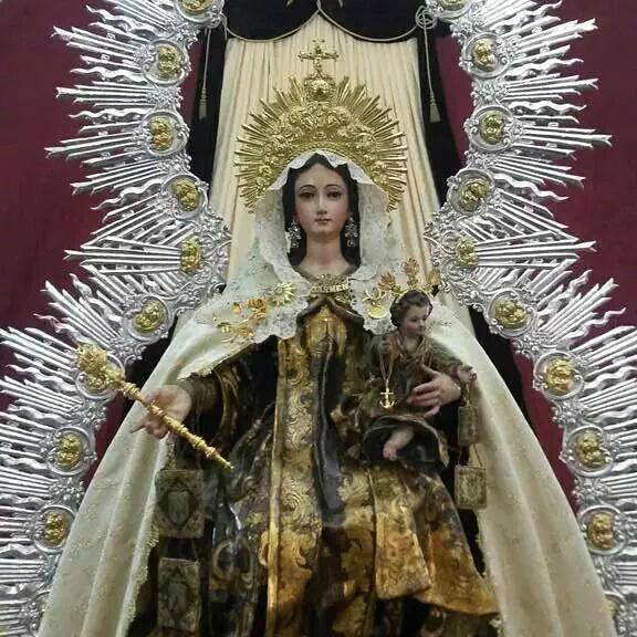 bfevuifa's tweet photo. Hoy como cada año acompañaremos a @Hdad_Calatrava en su procesion fluvial que comenzara alas 7:30 desde su capilla. http://t.co/NhhRxKn4zY