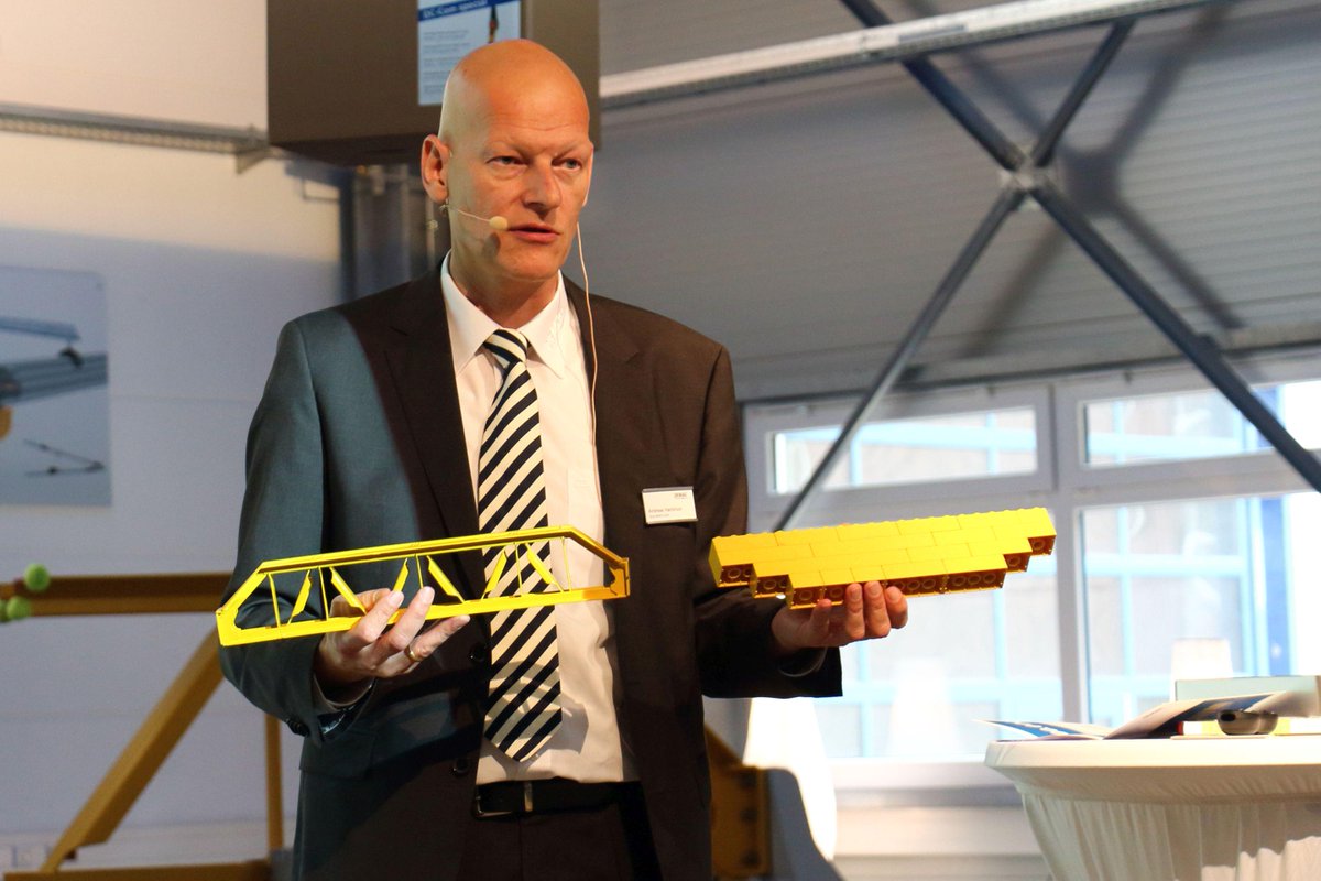 FHIntralogistic's tweet photo. The start of a #revolution in #crane #engineering
http://t.co/HEafuir8Z6 
@demagcranes #Vtypecrane 
@TerexCorp http://t.co/LRASpXtWKW