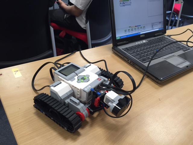 hhsmathematics's tweet photo. Our fantastic STEM club members participated in the Science and Technology Challenge Day @MiddlesexUni  #STEMrocks http://t.co/KUF4DSDl9t