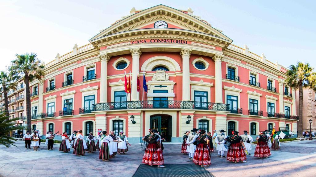 Ya ha comenzado¡¡Hasta el día 17 por las noches ,el mejor folclore en la plaza de la catedral¡¡ foto: <a href="/sanmartinez2/">Santiago martinez</a>