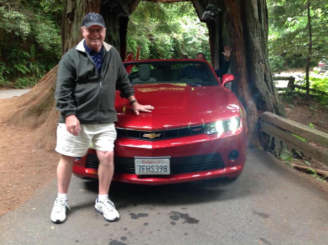 DavidDwoods's tweet photo. Tight Squeeze! Only try this with a rental! #DriveThruTree. http://t.co/HsmTPWwiGU