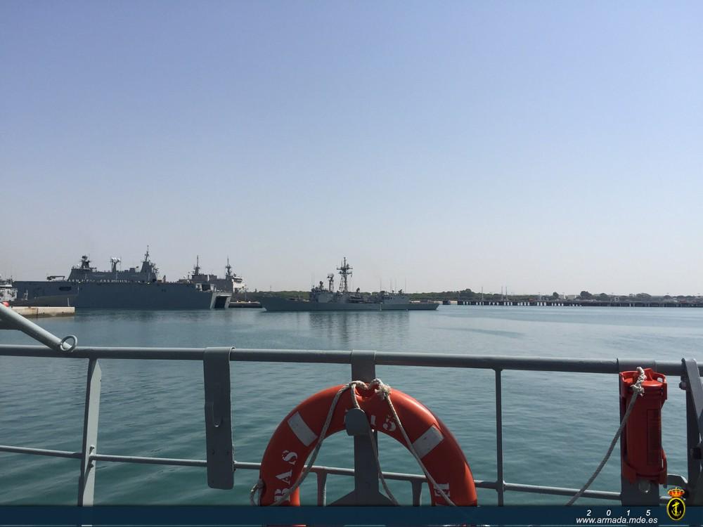 Armada_esp's tweet photo. La fragata ‘Santa María’ se integra en la Segunda Agrupación Naval Permanente de la OTAN http://t.co/5ufRe4EJPF http://t.co/nTlAItEZqS