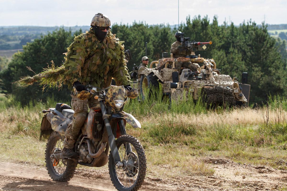 Байков военная сцена. Мотоцикл военный. Эндуро милитари. Военный мотоцикл эндуро. Современные военные мотоциклы.