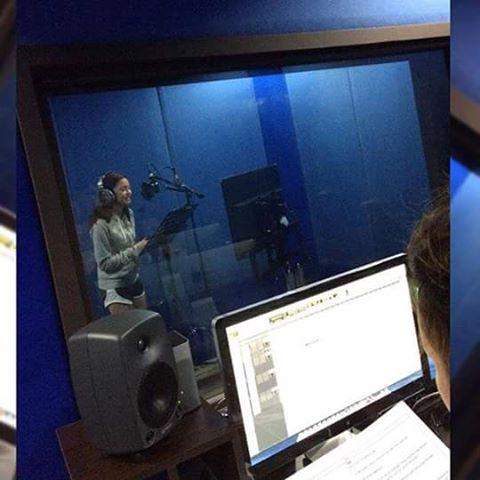 MyArtistsWorld's tweet photo. Recording for her new endorsement. Go Kim ☺♥ http://t.co/h1jMrTVU2v