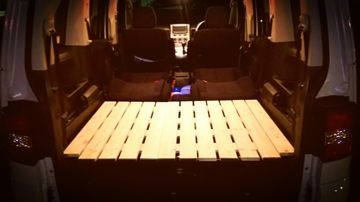 細長くん Sur Twitter デリカを車中泊使用に改造完了 サードシートは簡単に外せるように ベッド部分はイレクターパイプで組み立て式のフレーム 日曜大工で作ったスノコ これでどこでも釣りに行けちゃうぞ Http T Co 79jz3xzudu