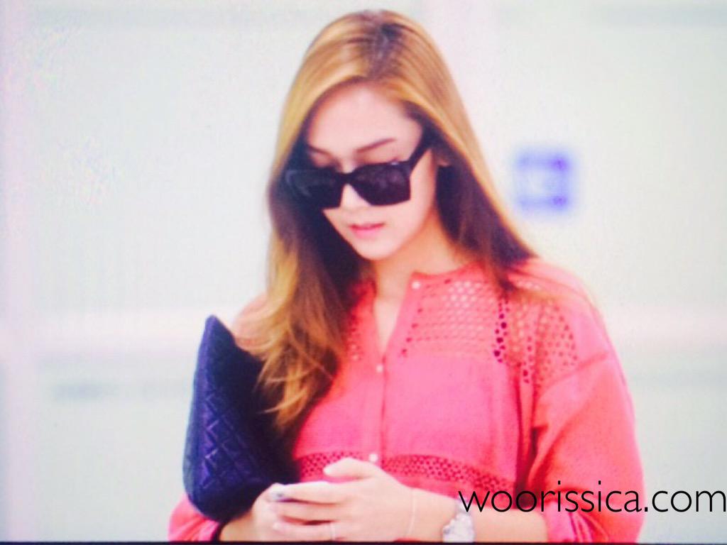 [PIC][15-07-2015]Jessica trở về Hàn Quốc vào tối nay CJ9StwcUwAEfMxi