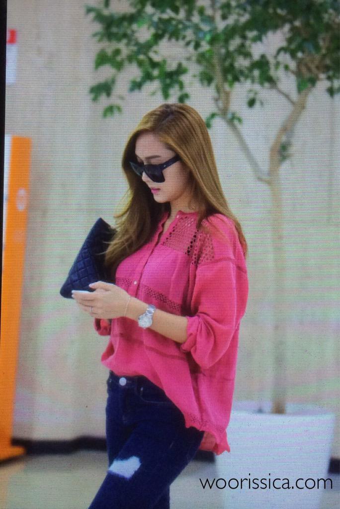 [PIC][15-07-2015]Jessica trở về Hàn Quốc vào tối nay CJ9StwfUYAAXgKe