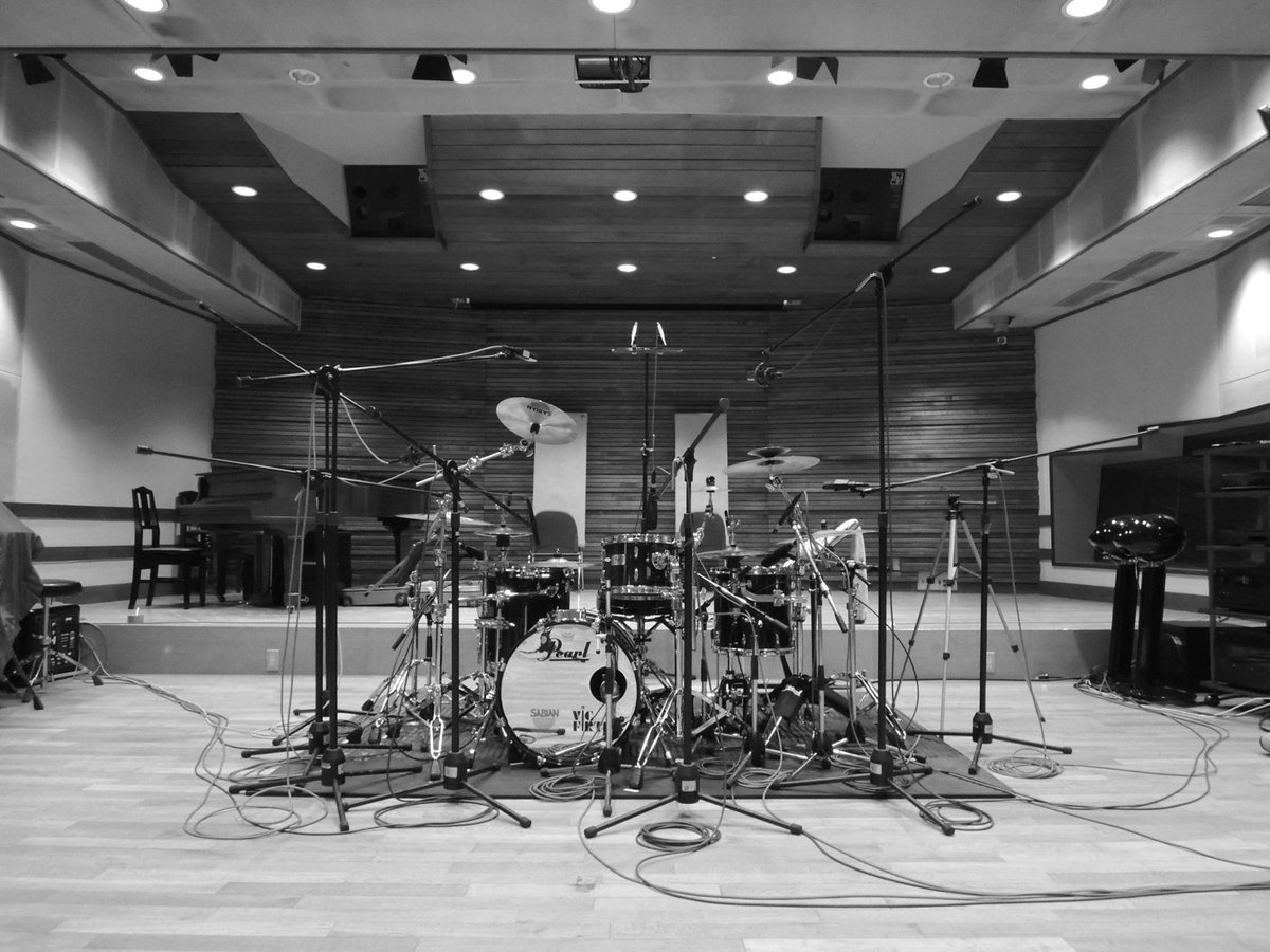 soopydrums's tweet photo. RECORDING: Day 1
#凸TOTSU #凸 #TOTSU #FUJITSUTEN #FUJITSU #KOBE #Pearl #drum #recording http://t.co/rm0yvp74uM