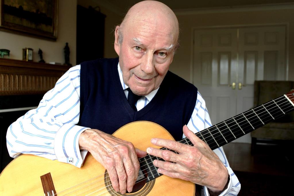 DaddarioandCo: A very happy 82nd birthday wish to the masterful Julian Bream  