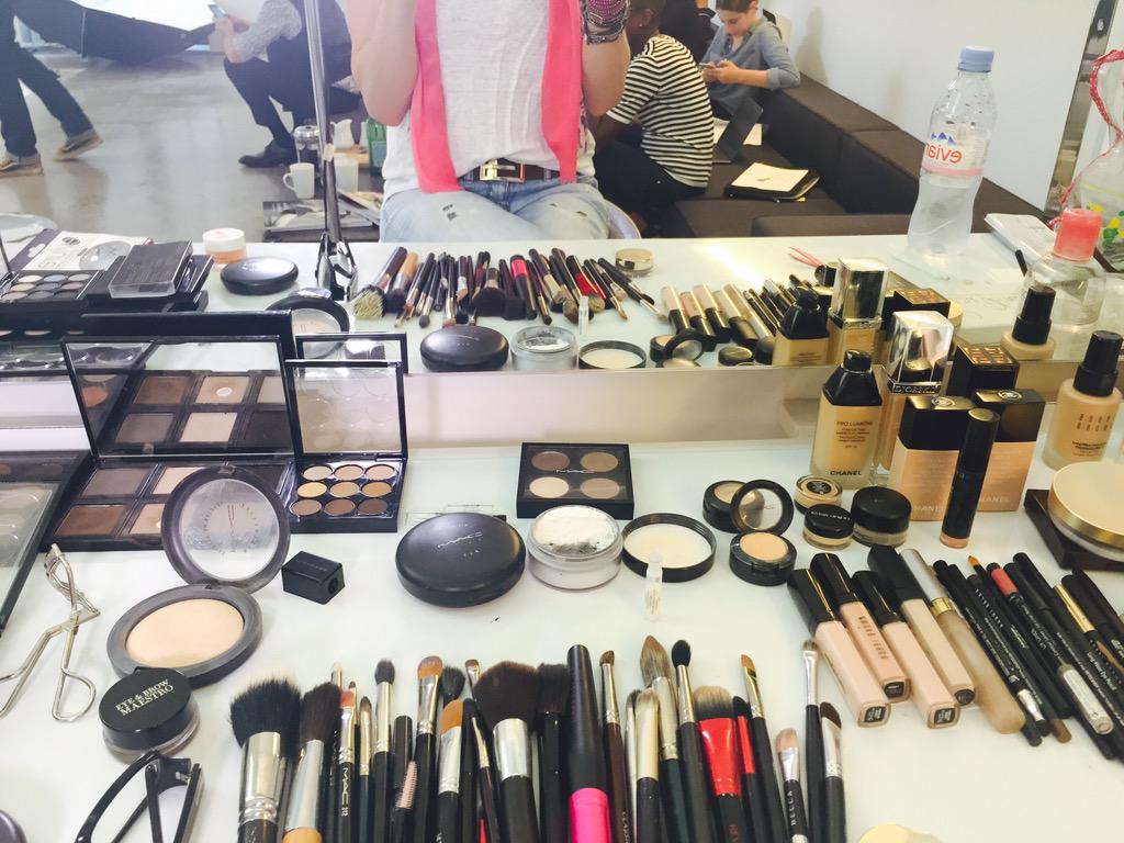 leepycroft's tweet image. Doing my thing with @JamesBrown_LDN #mua #sessionwork