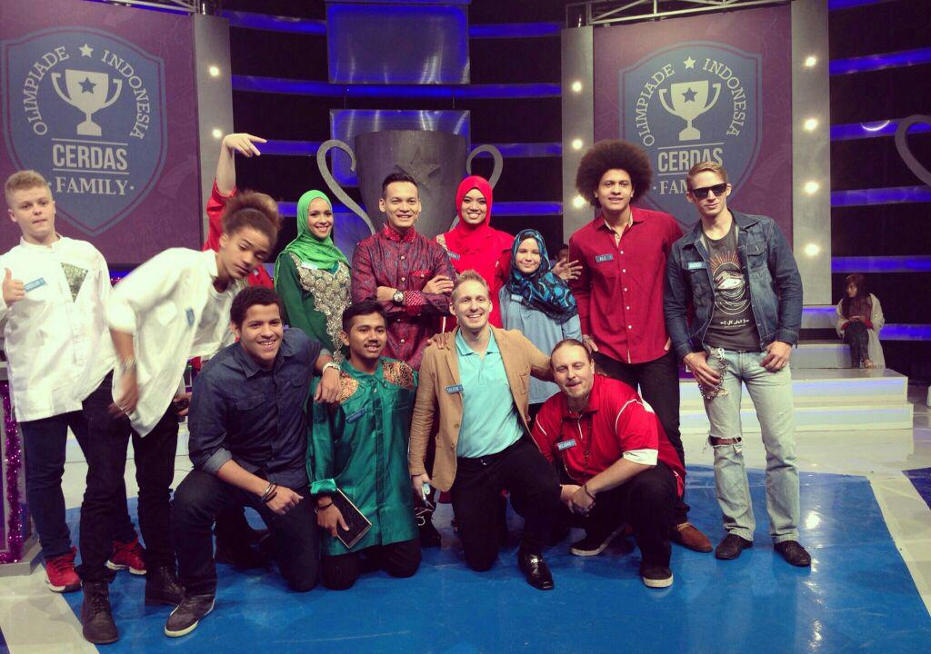 NOW, keseruan para personil DEBU dlm mengaku kecerdasan &amp; ketangkasan , dipandu host ciamik <a href="/benjoshua_r/">benjosh</a> <a href="/langitRTV/">RTV</a>