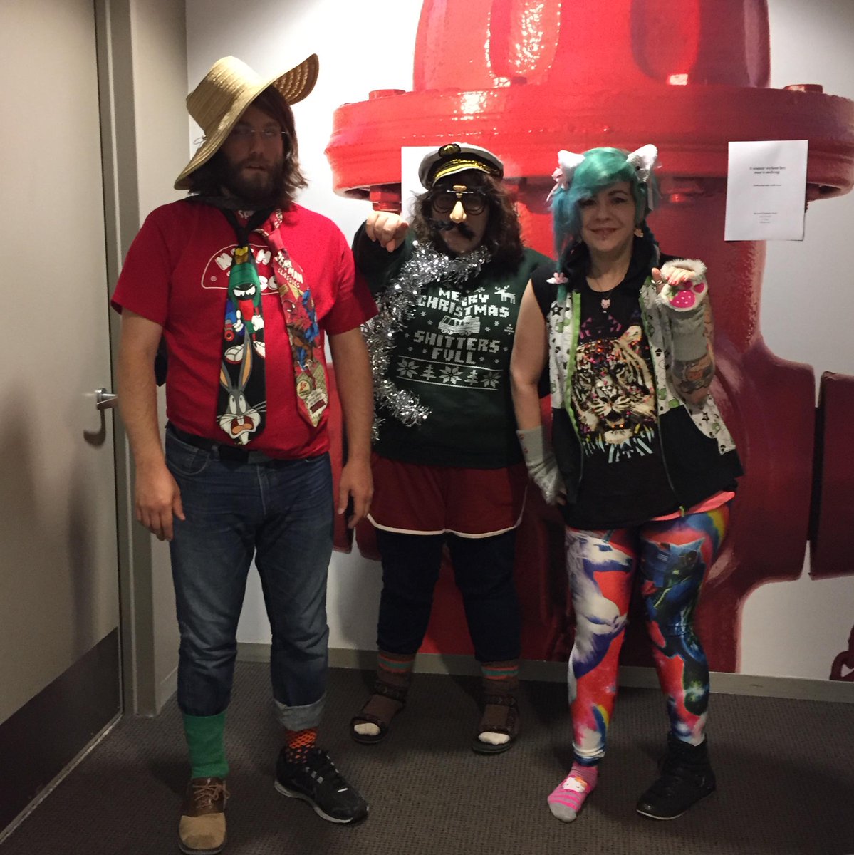 TheEditorium's tweet photo. The Editorium: Professional. Relevant. #mullenlowews #spiritweek #wackywednesday @NinjaKittay @rosatots http://t.co/oh6k6PIT99