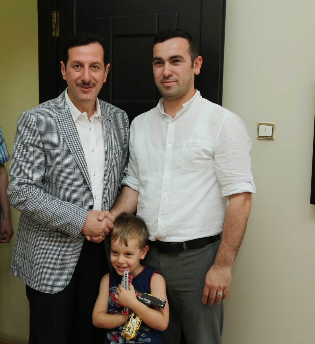 erdogantok55's tweet photo. Ramazan Bayramı öncesi İlkadım Hizmet Binamızdaki mesai arkadaşlarımızla bayramlaştık. http://t.co/QYaRFI8H6k