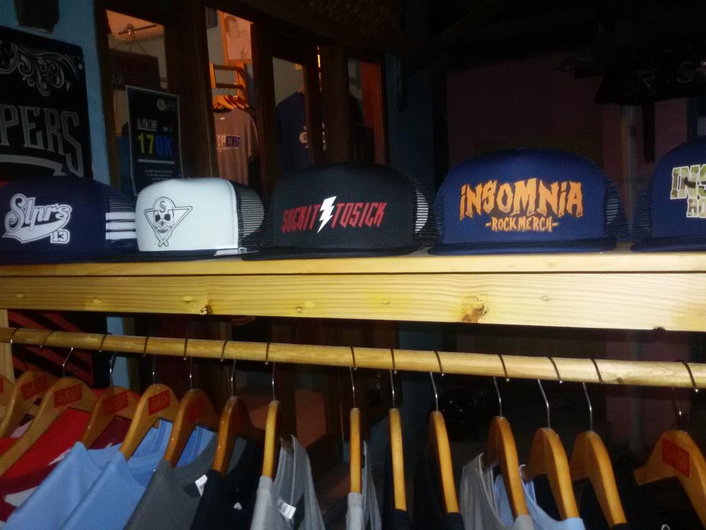 Special price 75k untuk pembelian t'shirt product sleepers &amp; insomnia. Buka 24jm Availble at House Of Sleepers👊b-)👊