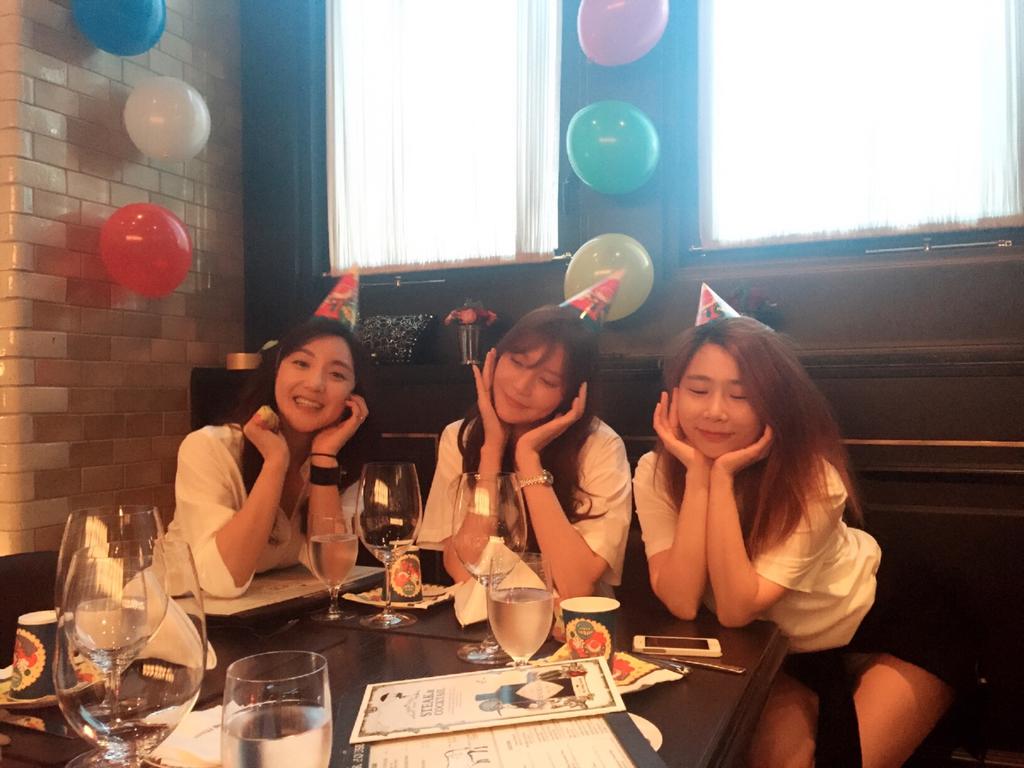 Bada0228's tweet photo. 착하고 예쁜뇨자 차예련 생일파티~♡
같이 추카추카 !~^^
예련이와 나의 공통점.
 착하고 예쁘다!  hahaha http://t.co/Mt83OGxAmb