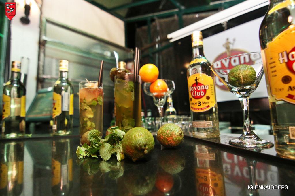 BrewNgongRoad's tweet photo. When life gives you lemons...make mojitos! #MojitoMadness #MakeYourOwnMojitos #PerfectMojito #HappyHourAllNight http://t.co/HBvbJ4eKy2