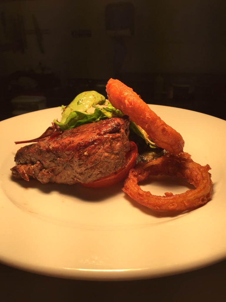 8oz rump steak, chips and sauce £9.95 tonight at the Duke William <a href="/Lincoln_CAMRA/">Lincoln CAMRA</a> <a href="/DailyLINCS/">LINCOLNSHIRE</a> #bailgate #lincsfood