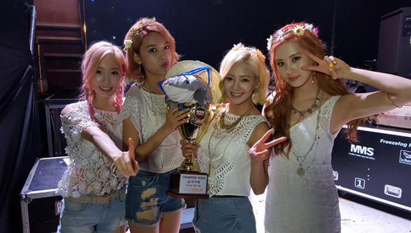 allkpop's tweet photo. Girls' Generation take home their next trophy on 'Show Champion'
http://t.co/ejhPwoYRsE http://t.co/oX8zSbKwEt