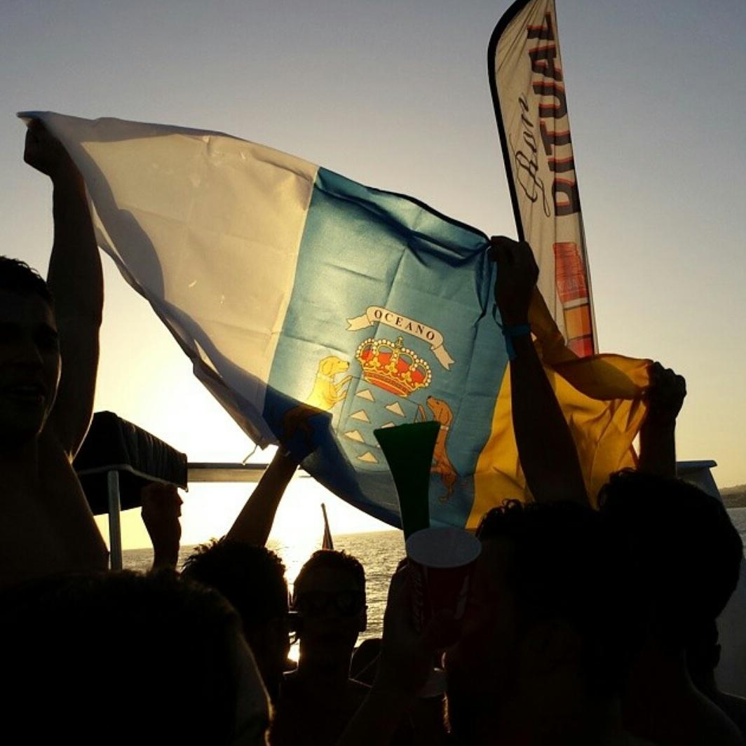 HotParadiseF's tweet photo. ¡¡ Ole nuestra bandera !! 3 DIAS... || CERRANDO LAS ÚLTIMAS PLAZAS ||🌴🎶 #BoatParty ⛵⛵+INFO: 686 35 72 37. #Canarias http://t.co/dB5w9op49y