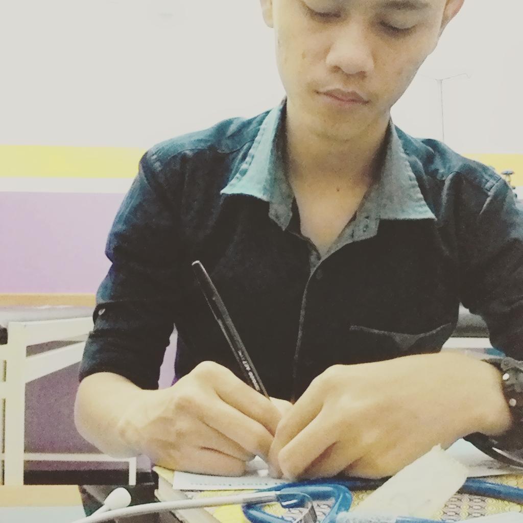 dr. Muhammad Husen, Sp.JP FIHA, siap mendengar keluhan anda :-D