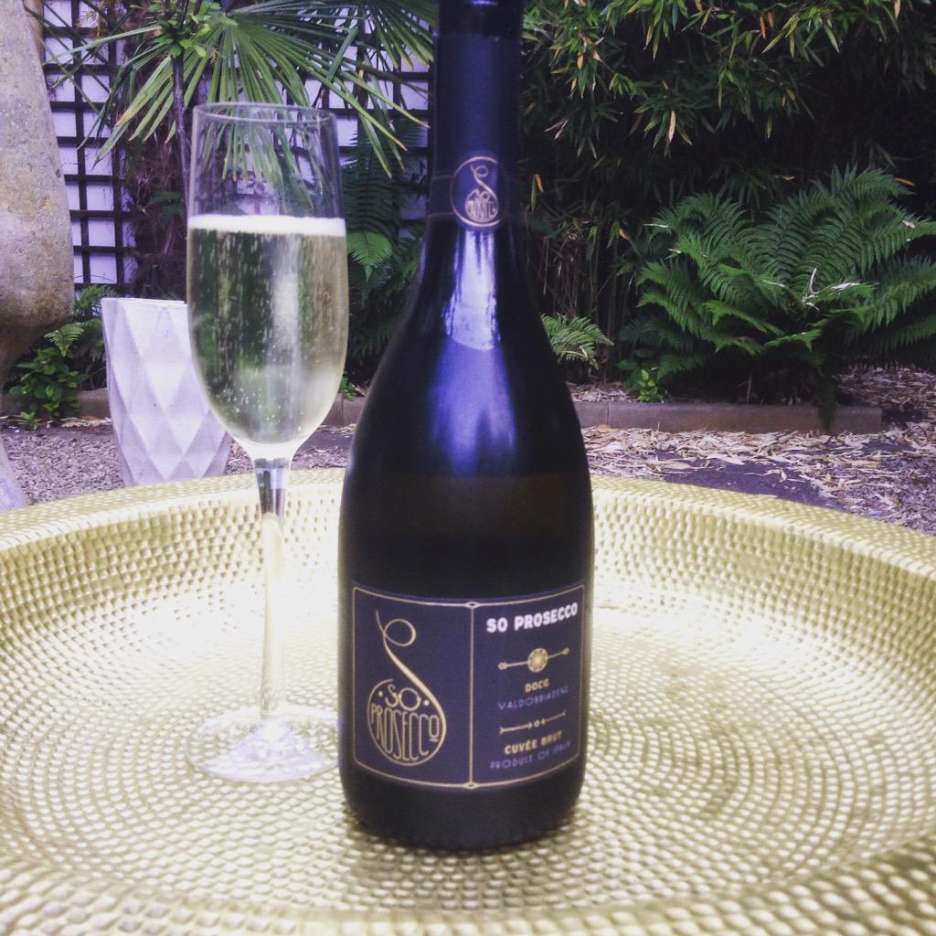 JeddaDowney's tweet photo. Hello Friday! #bubblesoclock #weekend #soprosecco @SOPROSECCO http://t.co/FTGsWKsEvn