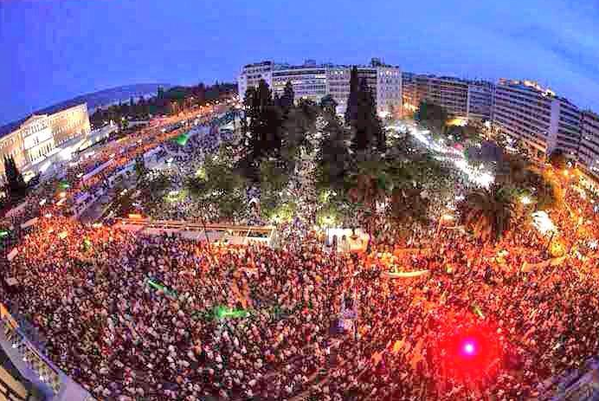 Teokanistras's tweet photo. Στο #Syntagma πάνω από 100.000 κόσμος στη συγκέντρωση του #OXI της Αξιοπρέπειας &amp; της Δημοκρατίας.  #dimopsifisma http://t.co/GtbZoCV4qU