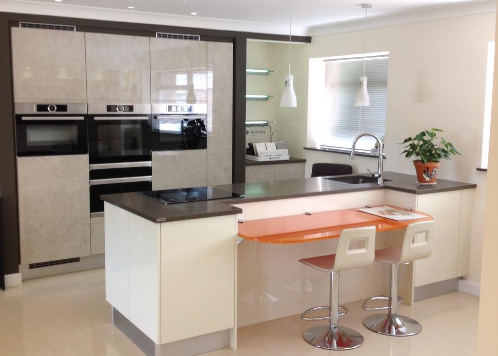 KitchensCentral's tweet photo. Our stunning new display using the @bacomponents Zurfix Ultragloss Limestone and the new @BoschHomeUK serie 8 range http://t.co/wogp3U5x1f