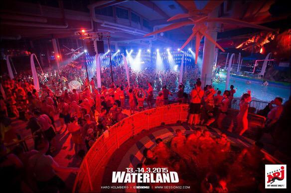 I NEED TO GO TO A WATERPARK RAVE 
🌊🌴🎉🔊