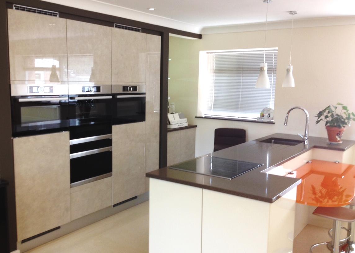 KitchensCentral's tweet photo. The @bacomponents Ultragloss door has a really high shine but still shows off the tactile Limestone effect #kitchens http://t.co/u2BlZbAY1w