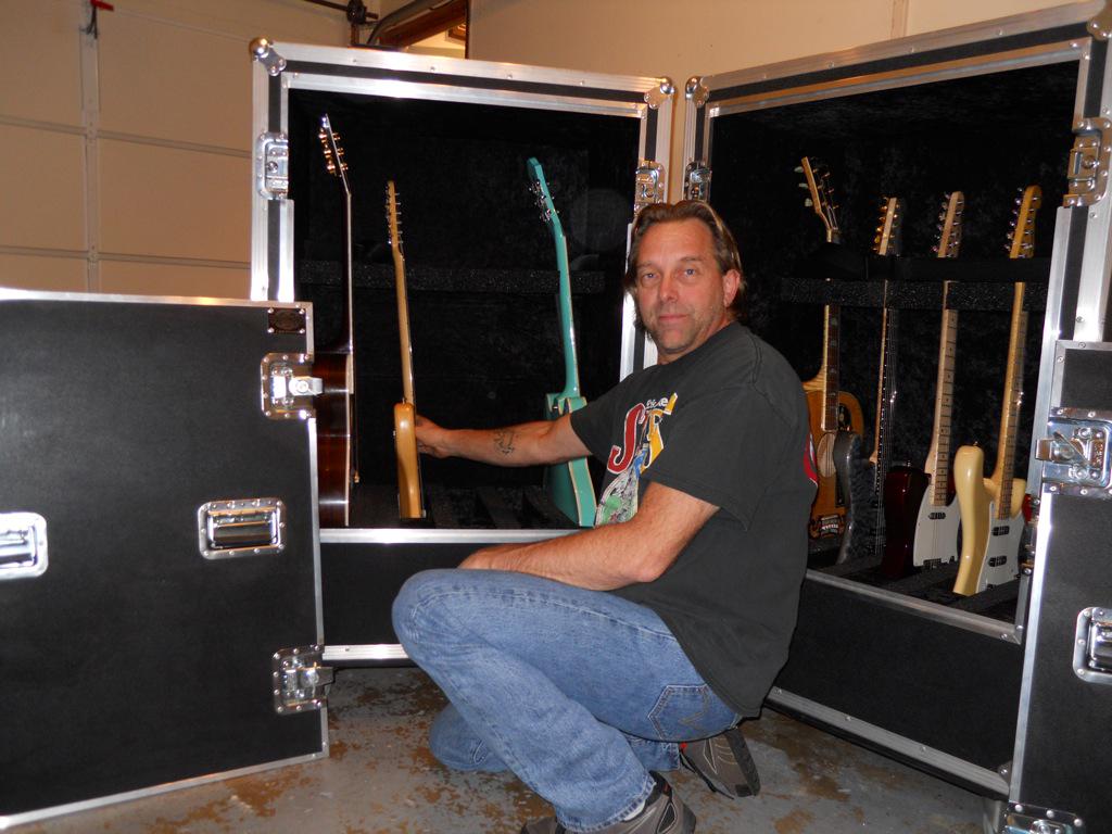 rockhardcases's tweet photo. How many guitars do you have? 

No problem! We can still fit them all in one case for you 😉 

#MakeItEasy #RockHard http://t.co/Q8ZdnWFvDX