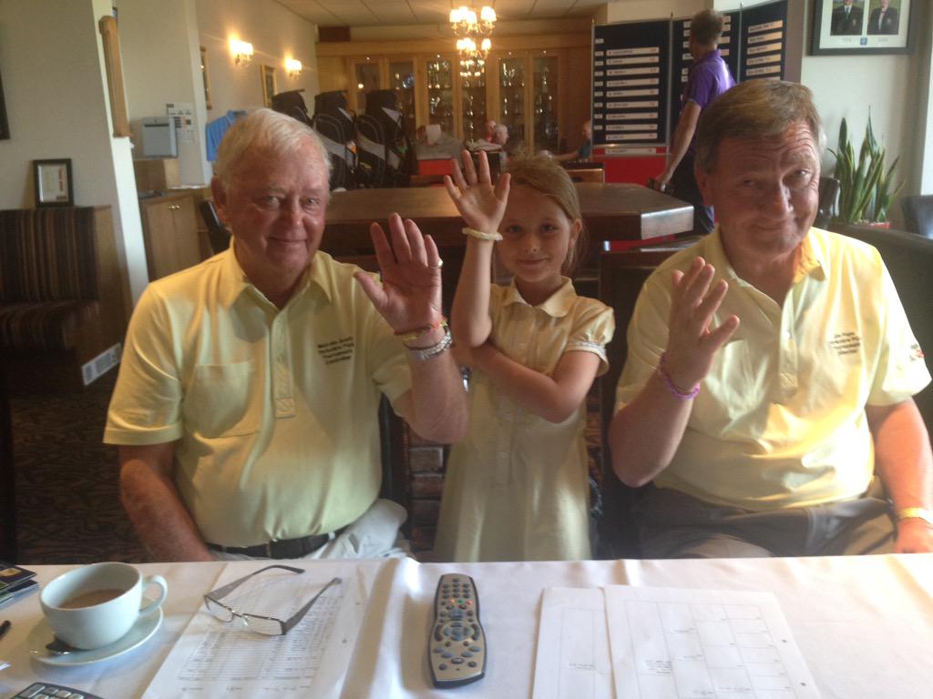 Delighted to have support of <a href="/PGAYorkshire/">PGA in Yorkshire</a> waving #goodbyecancer with @MidYorkshireGC <a href="/CR_UK/">Cancer Research UK</a> @bd_fundraising <a href="/n_embo/">Nicki Embleton</a>