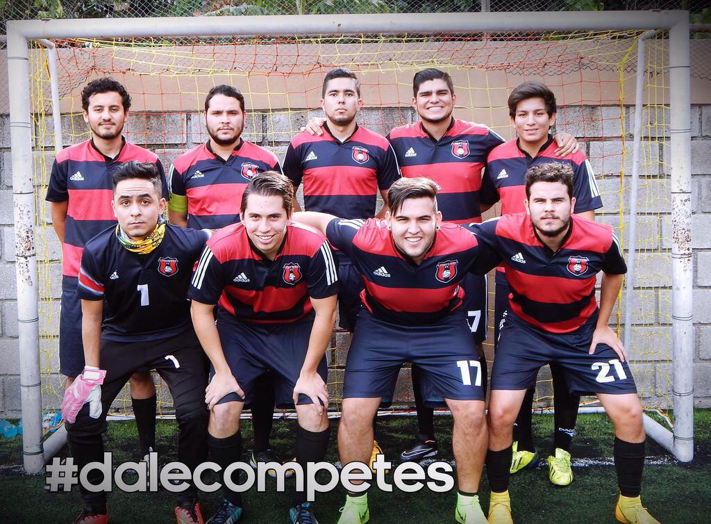 CompetesFC's tweet photo. @RadioMonumental para lo que gusten... #CompetesFC #DaleCompetes 🏄🍻 http://t.co/R2SfcVTej5