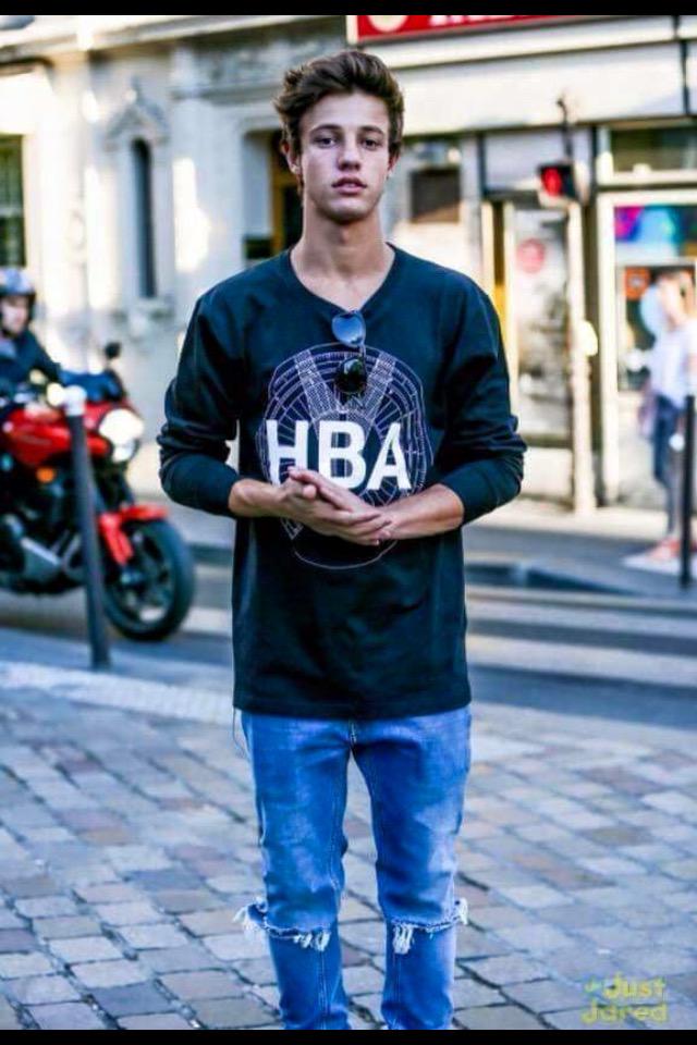 NHGrier_France's tweet photo. Cam you came to paris I was SO happy,I hope u will come back and your fans love You💙@camerondallas #CameronInParis http://t.co/FFNWvZxp8R
