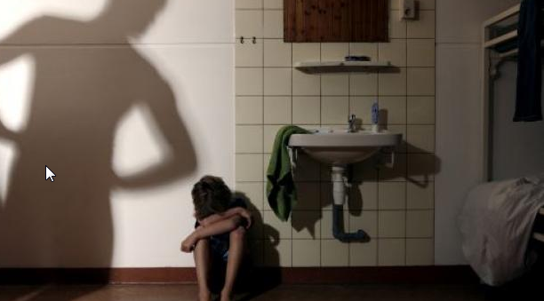 Groot onderzoek naar mishandeling van kinderen in pleeggezin en tehuis. rtlnieuws.nl/nieuws/binnenl…