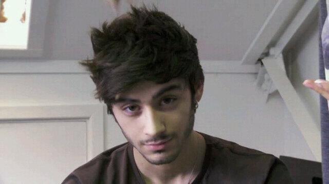 Alenzkya_s's tweet photo. @Arni19_ and I, have two brothers. First, is you... @zaynmalik !! So Cool !! http://t.co/BzeOFxDeVE
