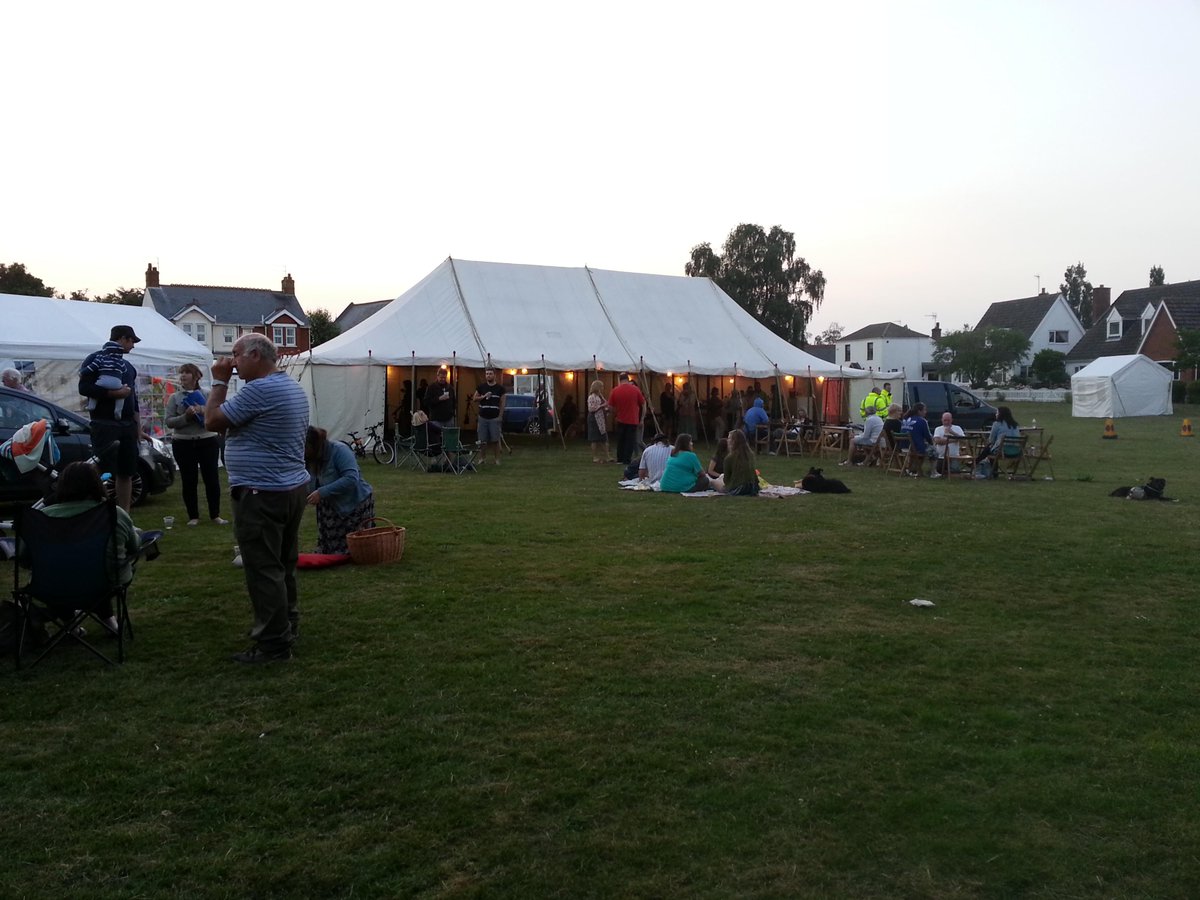 carnivalmartham's tweet photo. Martham Carnival kicks off  tonight | #Livemusic &amp; dancing lead by @CoracleMusic &amp; Willowspin Ceilidh Band

#Norfolk http://t.co/A08d6oBZKc