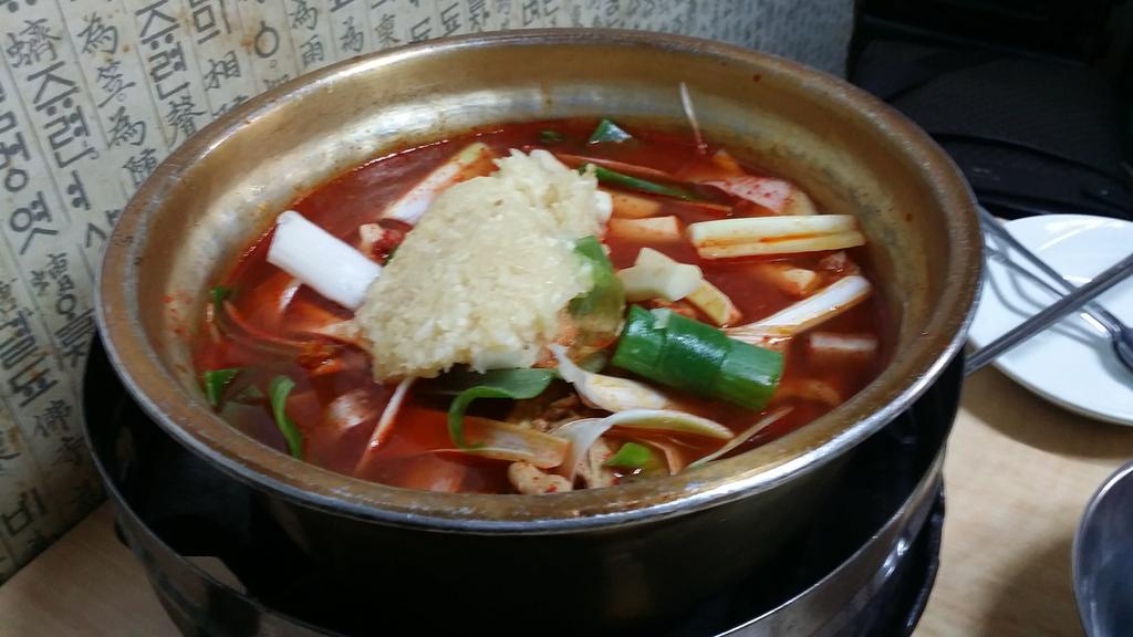 pparkho's tweet photo. 말로만 듣던 종로 계림식당.. 최고의 닭볶음탕..정말 50년 전통이 느껴진다..:) http://t.co/JOHXTQi0Cz