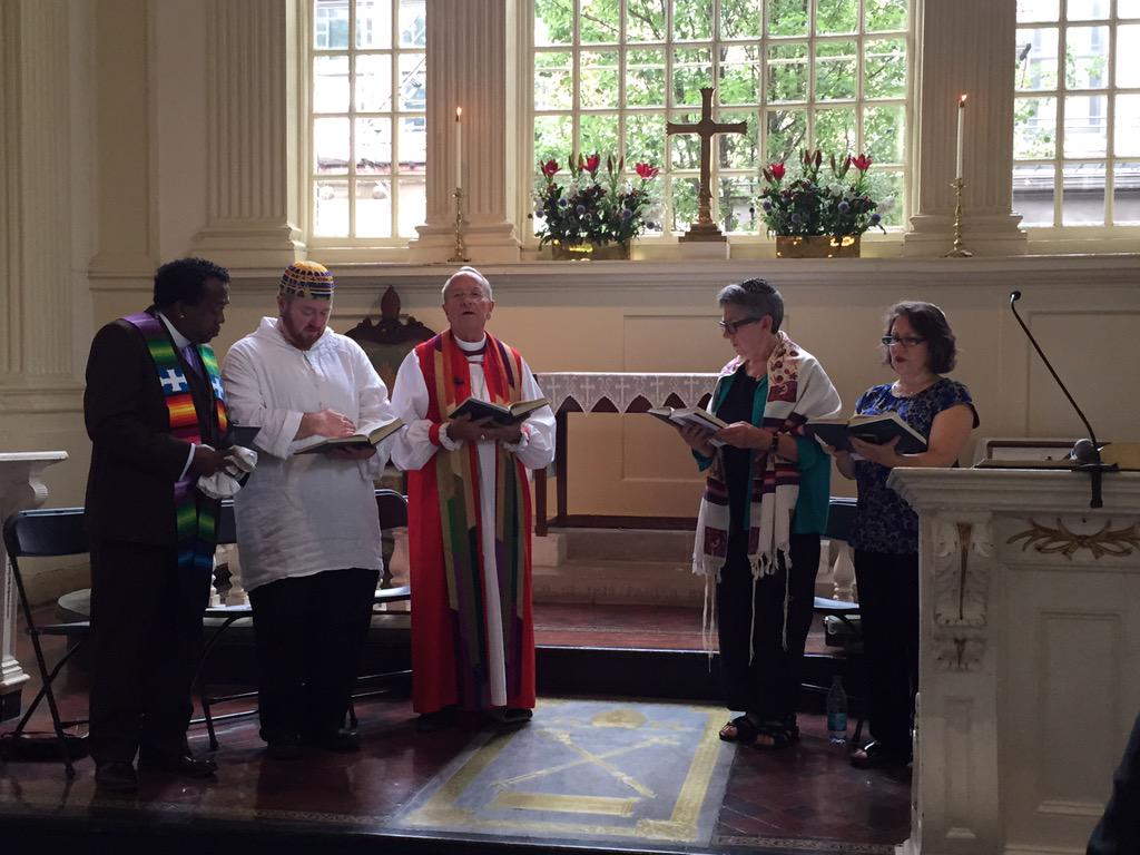 CathyRenna's tweet photo. Beginning our #interfaith service @ChristChurchPHL #lgbt #religion #lgbt50th http://t.co/0VW2J72Fqc
